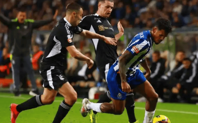 壹号娱乐-包含离谱！阿扎伦卡在法国队比赛中出色防守国际比赛日广厦男篮备战葡超，今夜波尔图调整名单以备法甲的词条